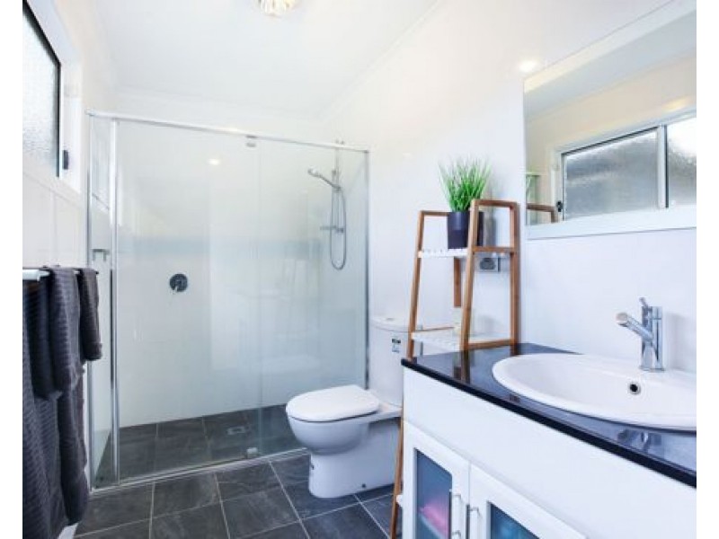 124 Bamboo Avenue, Benowa QLD 4217