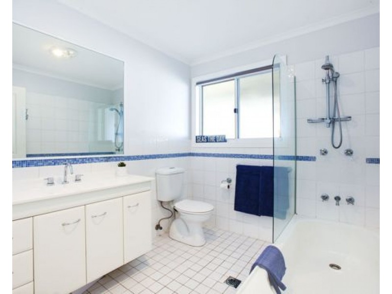 124 Bamboo Avenue, Benowa QLD 4217