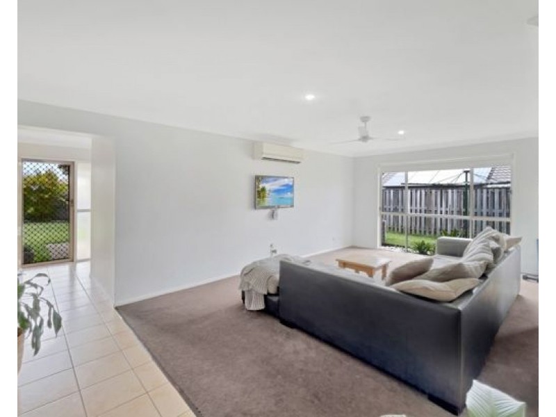 8 BEDROFF STREET, Upper Coomera QLD 4209