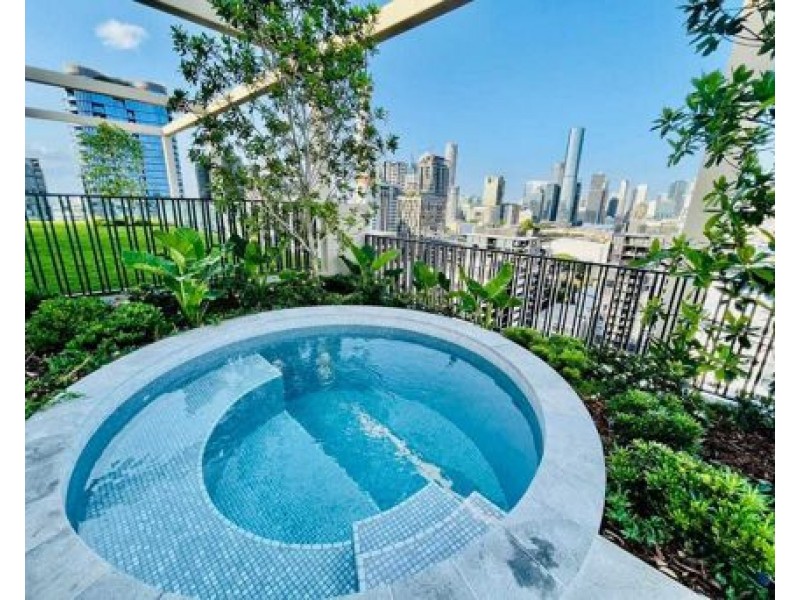 1208/20 Edmondstone Street, South Brisbane QLD 4101