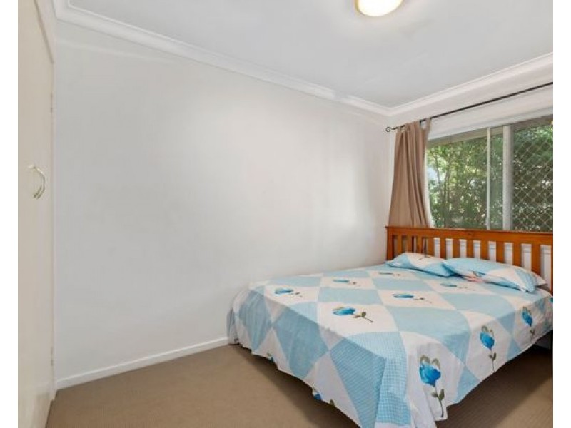2A/57 Crown st, Holland Park West QLD 4121
