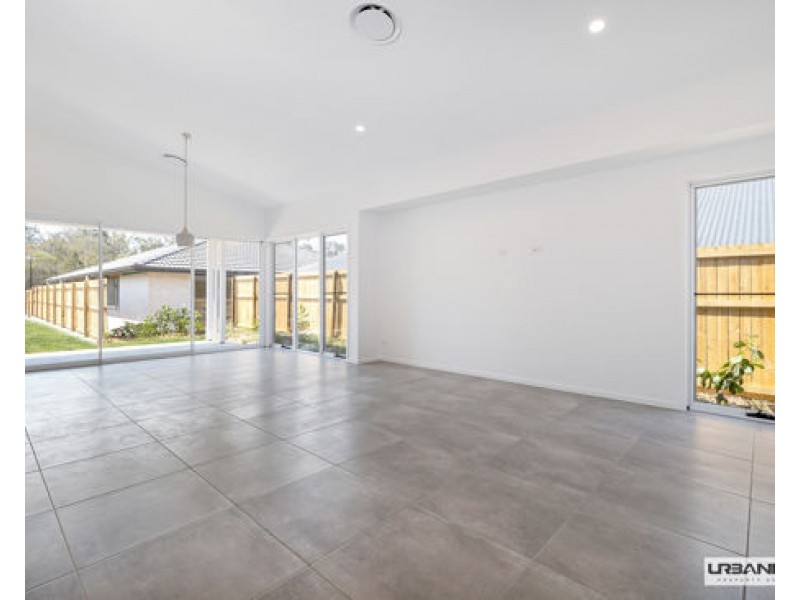 7 illawarra rd,, Greenbank QLD 4124