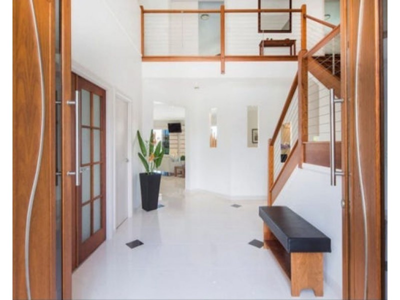 2330 Cressbrook Dr, Hope Island QLD 4212