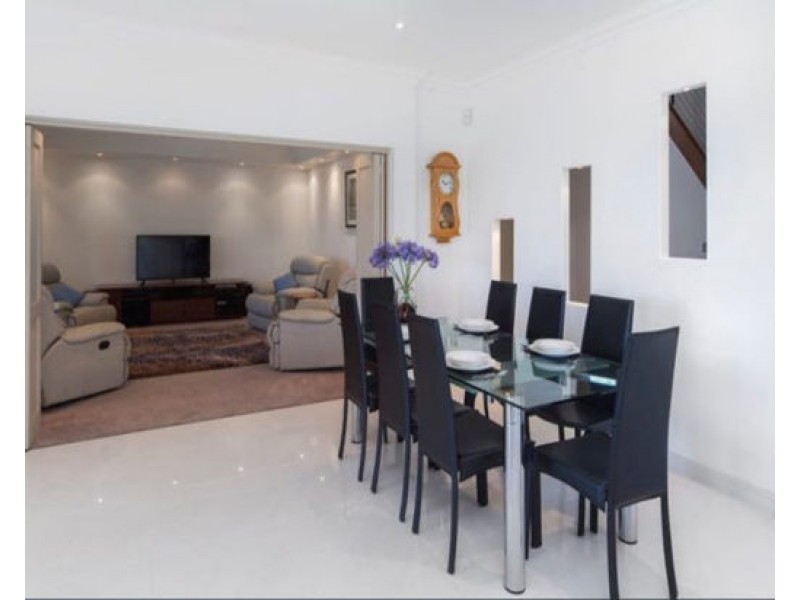2330 Cressbrook Dr, Hope Island QLD 4212