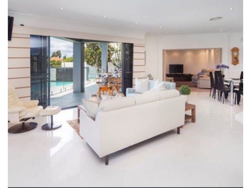 2330 Cressbrook Dr, Hope Island QLD 4212