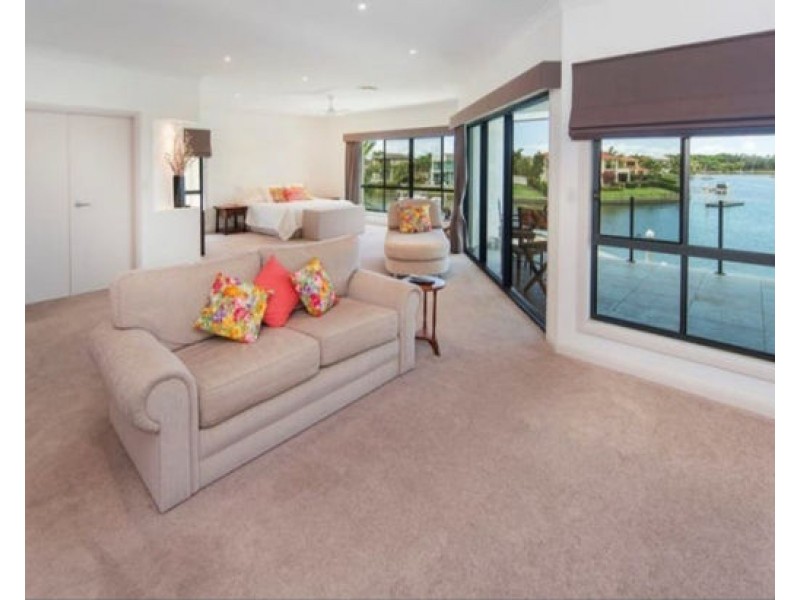 2330 Cressbrook Dr, Hope Island QLD 4212