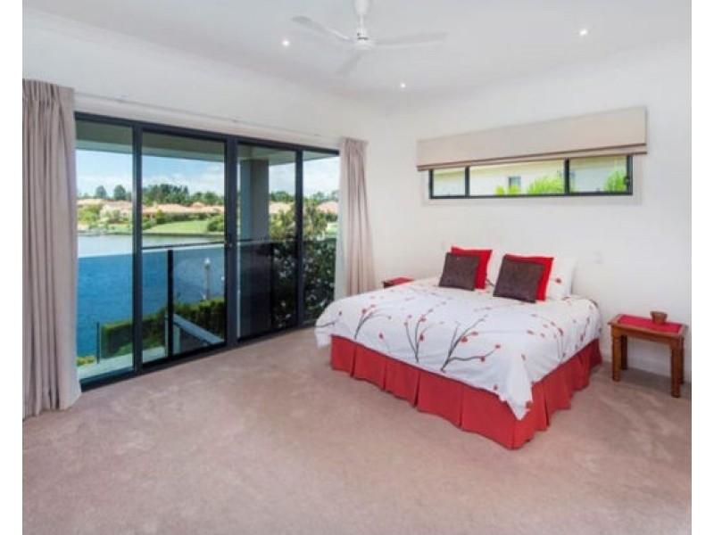2330 Cressbrook Dr, Hope Island QLD 4212