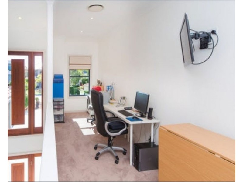 2330 Cressbrook Dr, Hope Island QLD 4212