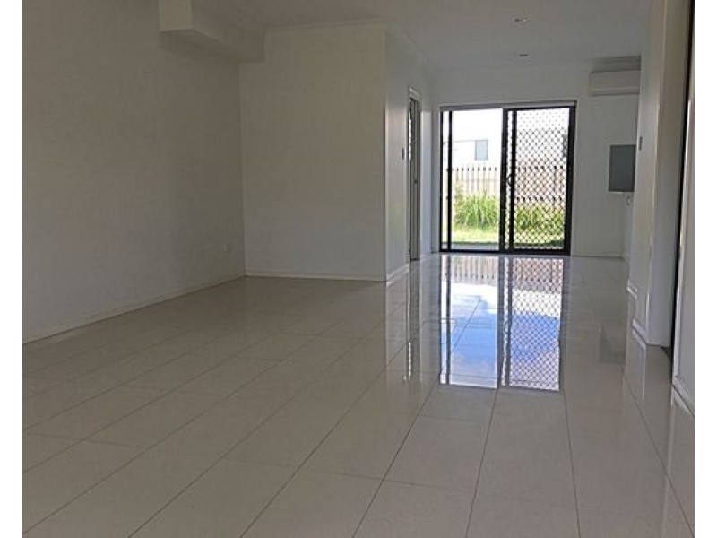 26 30 Girraween Cres, Parkinson QLD 4115