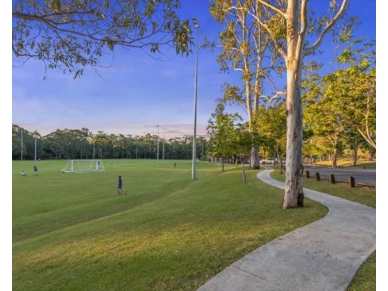 2 Emerald Place, Bridgeman Downs QLD 4035