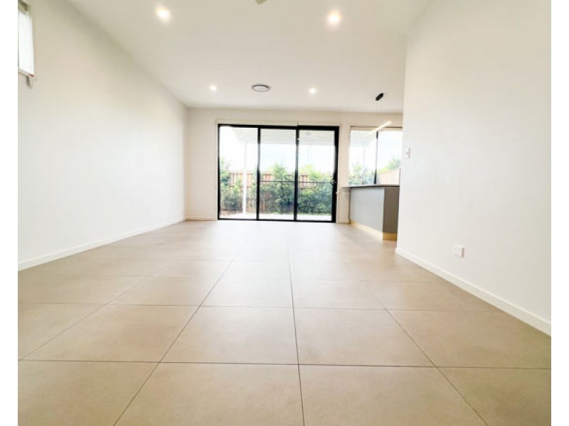 37/8 BEN DALLEY DRIVE, Helensvale QLD 4212