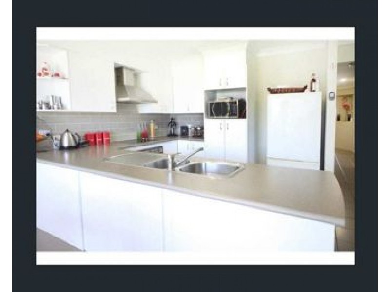 72 tone drive, Collingwood Park QLD 4301