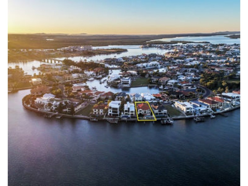 25 King Arthurs Ct, Paradise Point QLD 4216