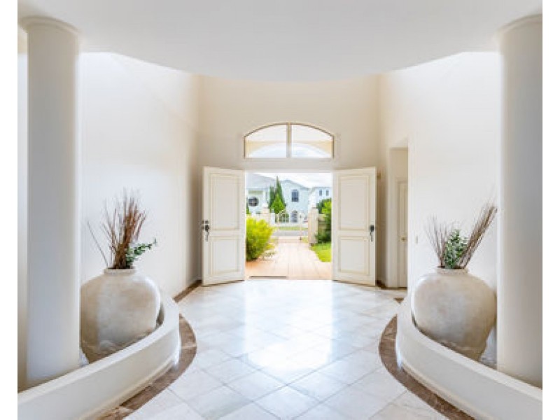 25 King Arthurs Ct, Paradise Point QLD 4216