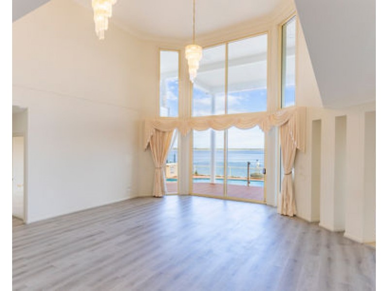 25 King Arthurs Ct, Paradise Point QLD 4216