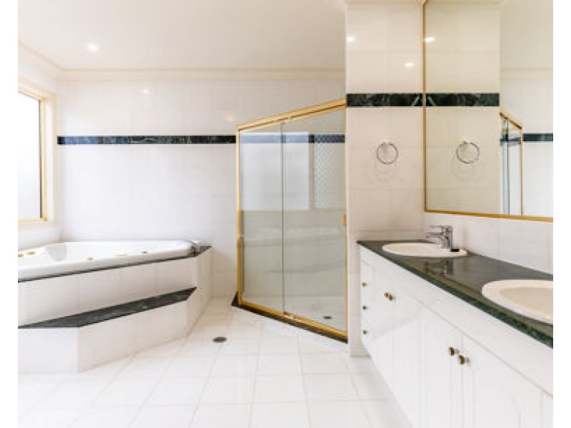 25 King Arthurs Ct, Paradise Point QLD 4216