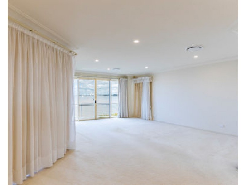 25 King Arthurs Ct, Paradise Point QLD 4216