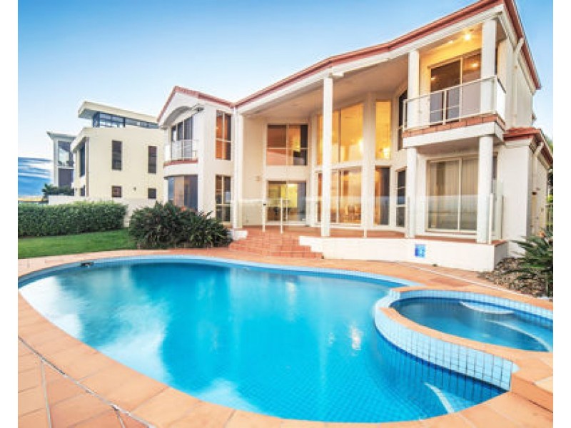 25 King Arthurs Ct, Paradise Point QLD 4216