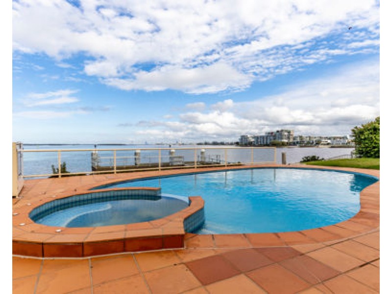 25 King Arthurs Ct, Paradise Point QLD 4216