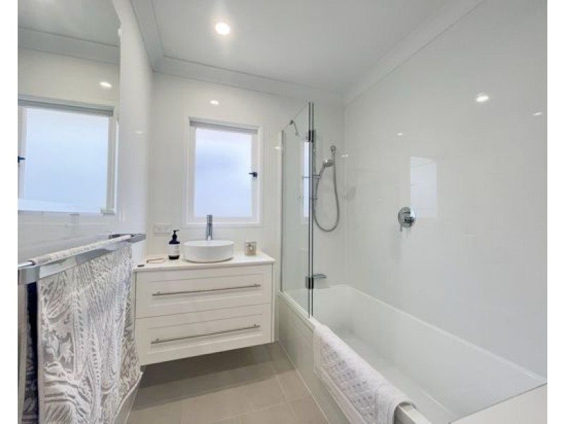230 Ernest Street, Lota QLD 4179