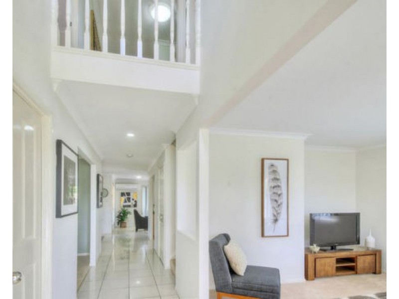 7 Karajini Crescent, Parkinson QLD 4115