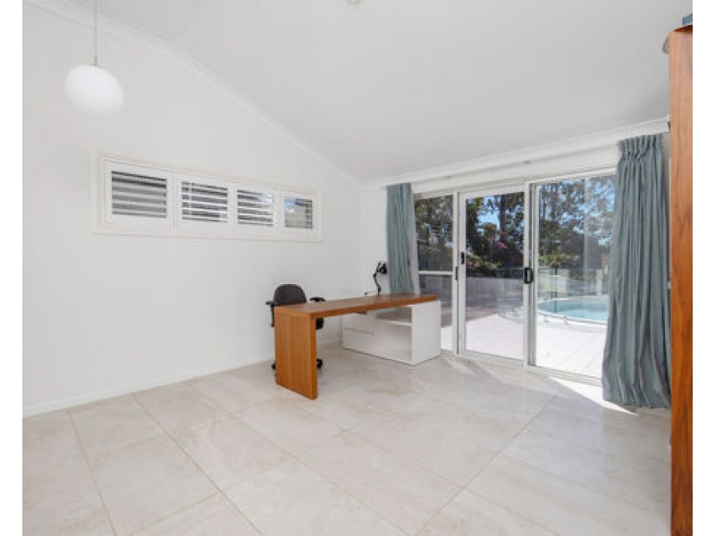 4 Earle Court, Tallai QLD 4213