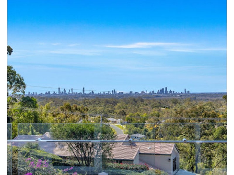 4 Earle Court, Tallai QLD 4213