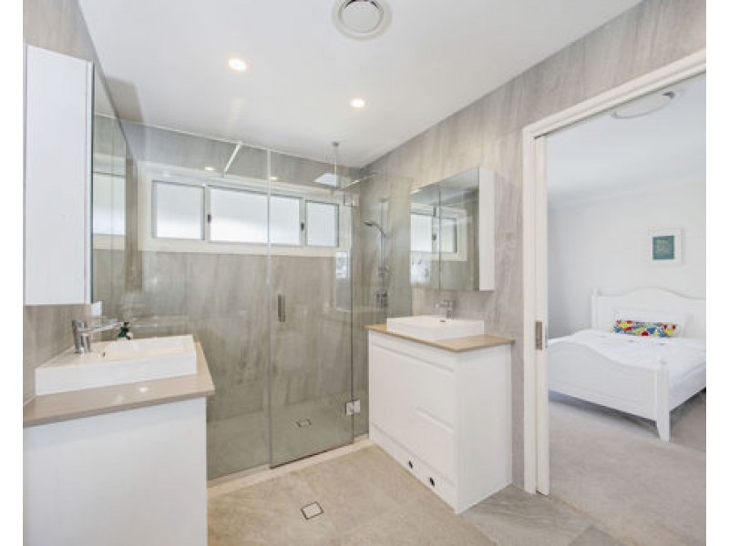 4 Earle Court, Tallai QLD 4213