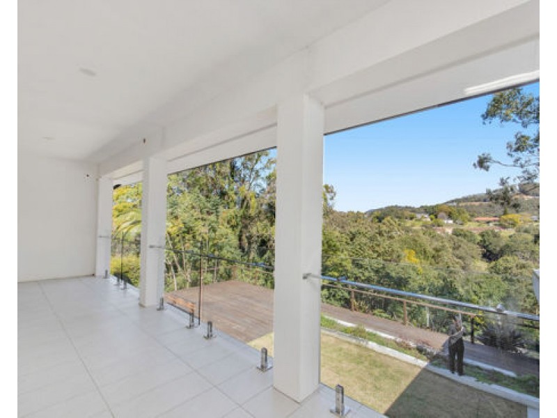 4 Earle Court, Tallai QLD 4213