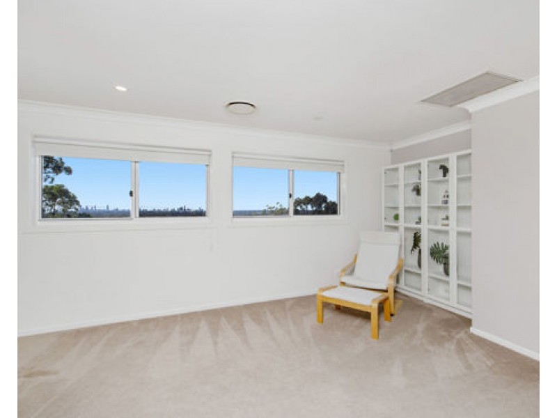 4 Earle Court, Tallai QLD 4213