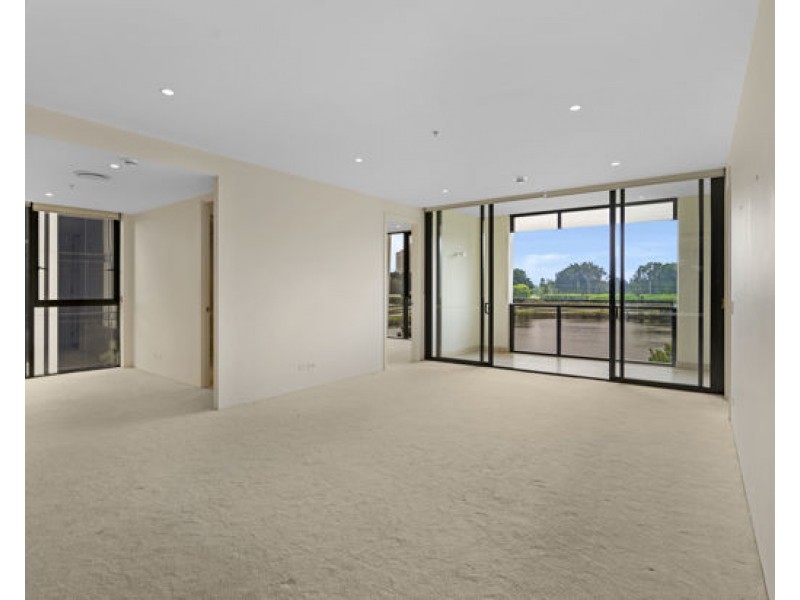 301W/1 Marina Drive, Benowa QLD 4217