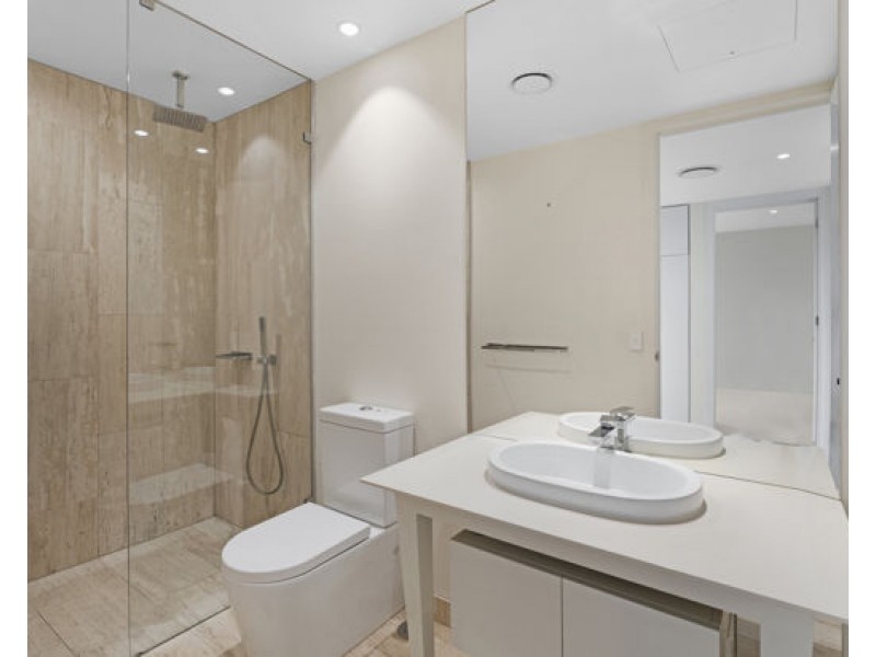 301W/1 Marina Drive, Benowa QLD 4217