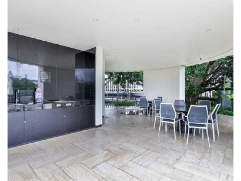 301W/1 Marina Drive, Benowa QLD 4217