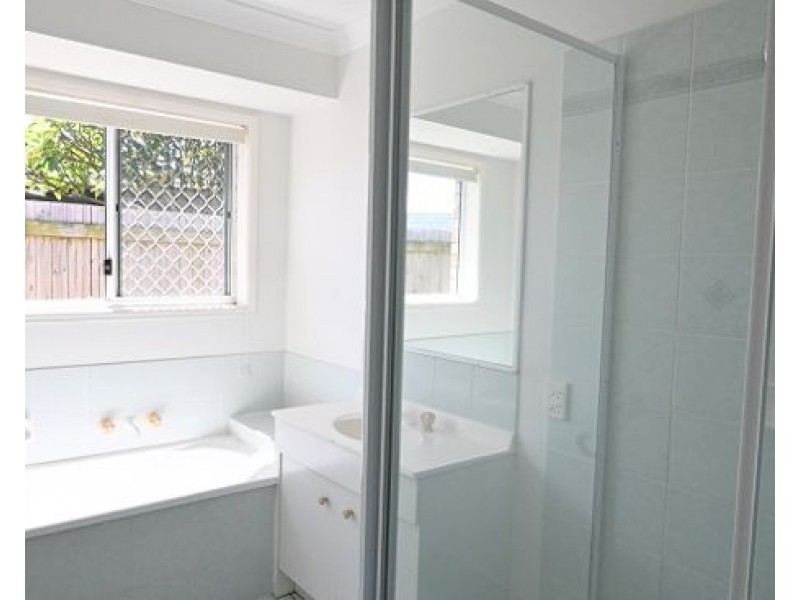 16 LYNDON COURT, Boronia Heights QLD 4124