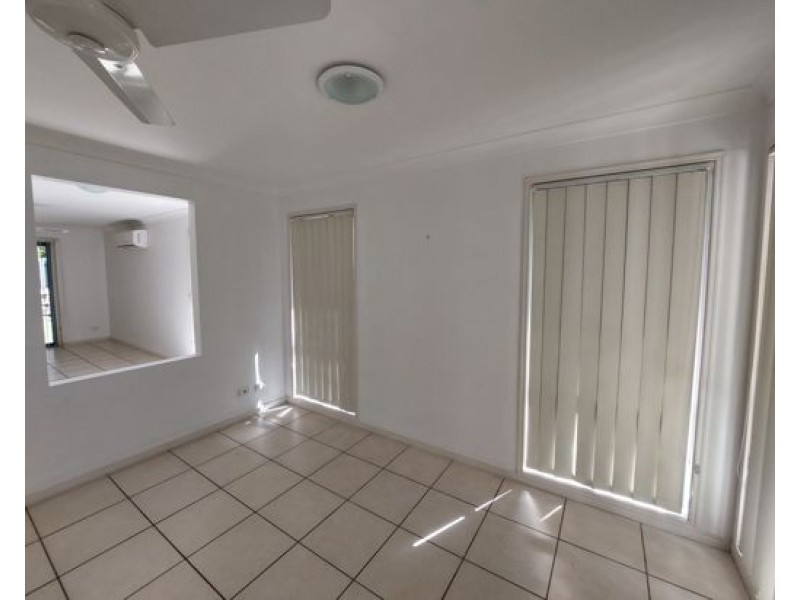 17/2 Studio Drive, Pacific Pines QLD 4211