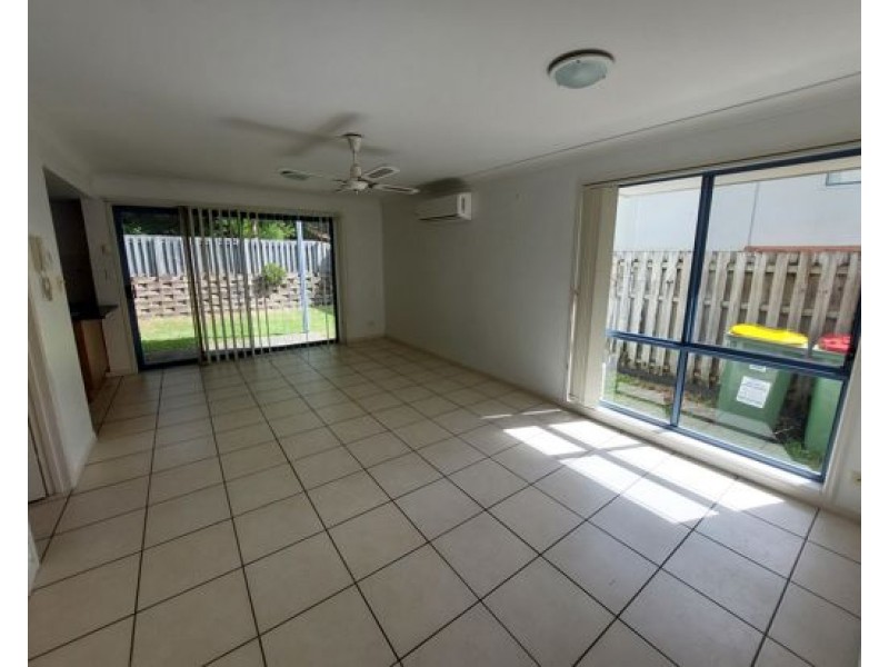17/2 Studio Drive, Pacific Pines QLD 4211