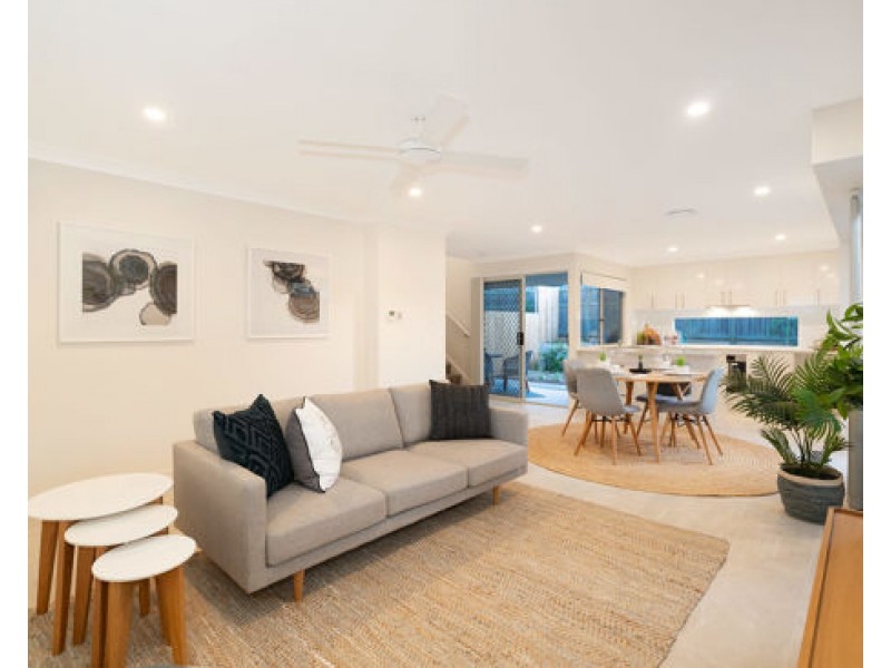 21 Emerald Place, Bridgeman Downs QLD 4035