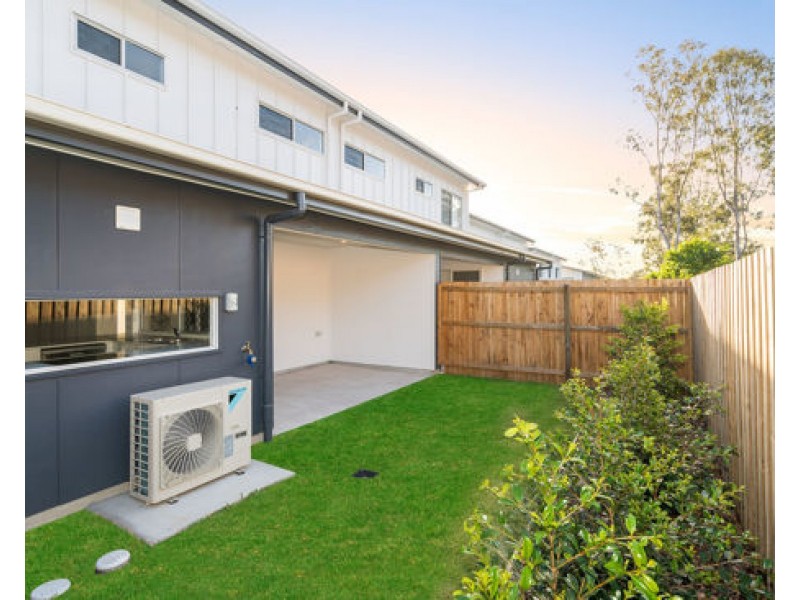 21 Emerald Place, Bridgeman Downs QLD 4035