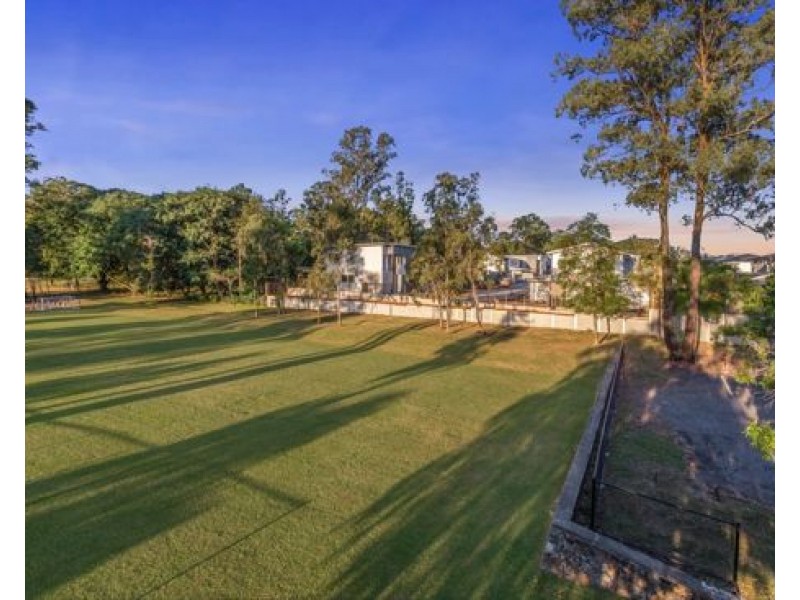 21 Emerald Place, Bridgeman Downs QLD 4035