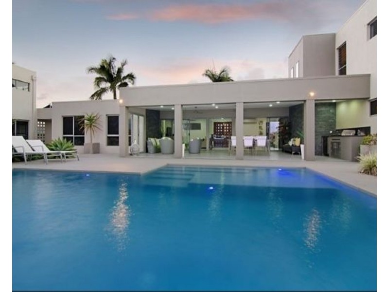 9 Sceptre Court, Newport QLD 4020