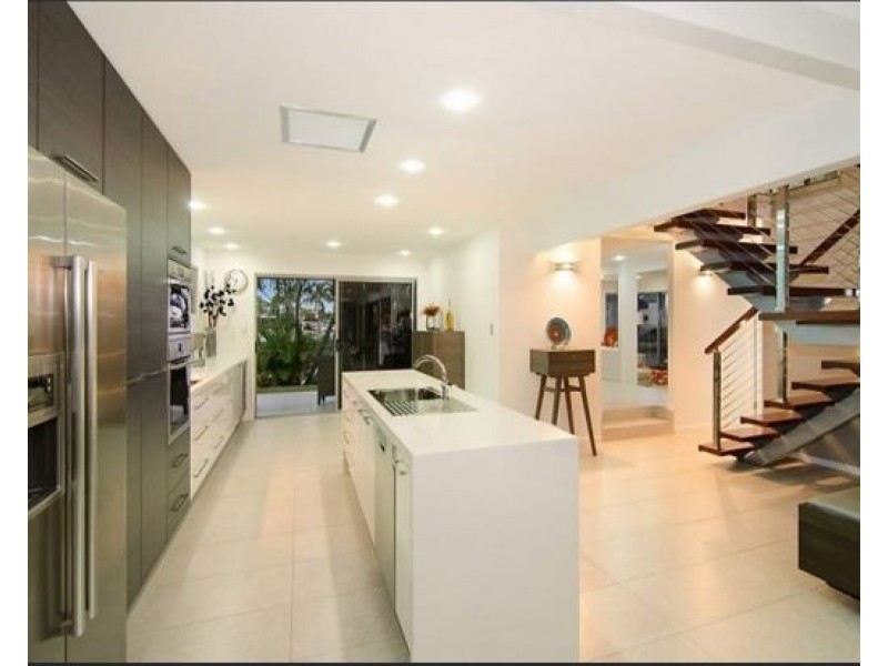9 Sceptre Court, Newport QLD 4020