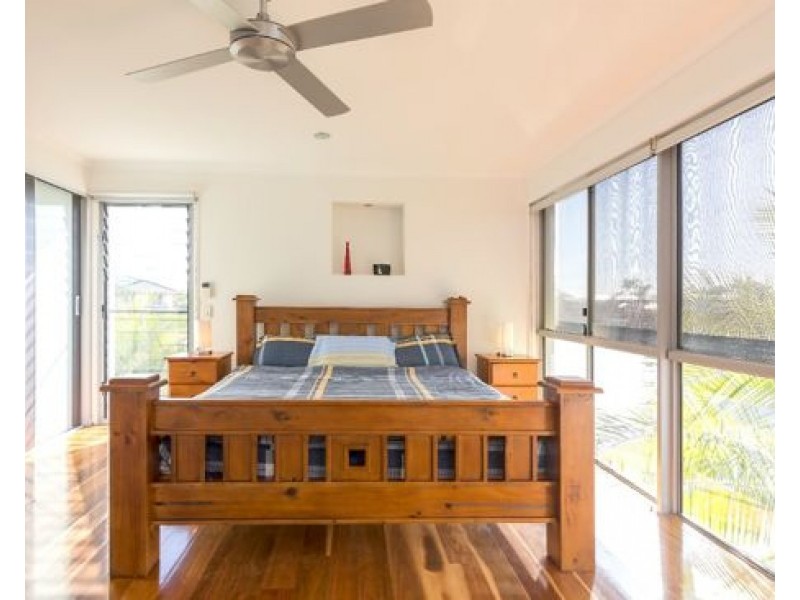 9 Sceptre Court, Newport QLD 4020