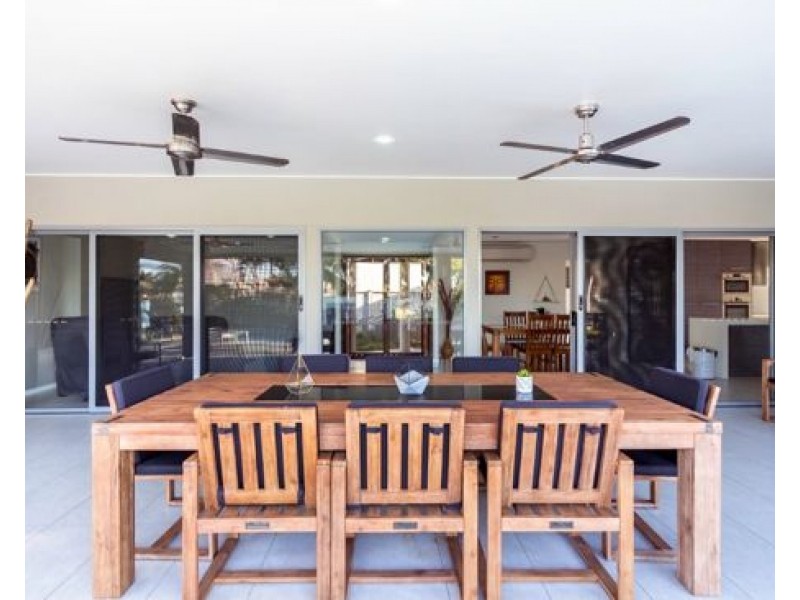 9 Sceptre Court, Newport QLD 4020