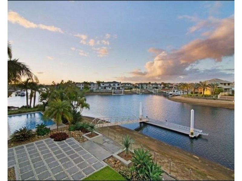 9 Sceptre Court, Newport QLD 4020