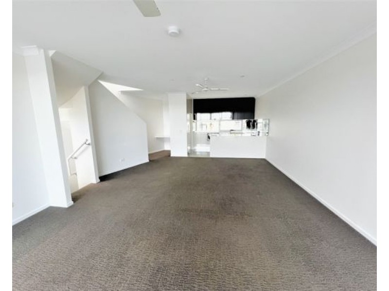 45 /5074 Emerald Island Drive, Carrara QLD 4211