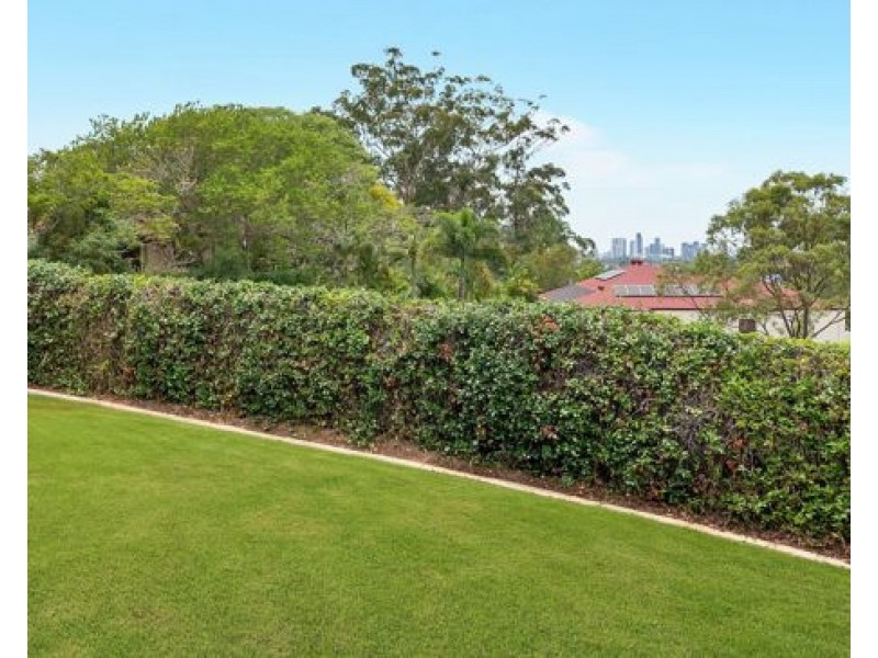 192 Heeb Street, Benowa QLD 4217