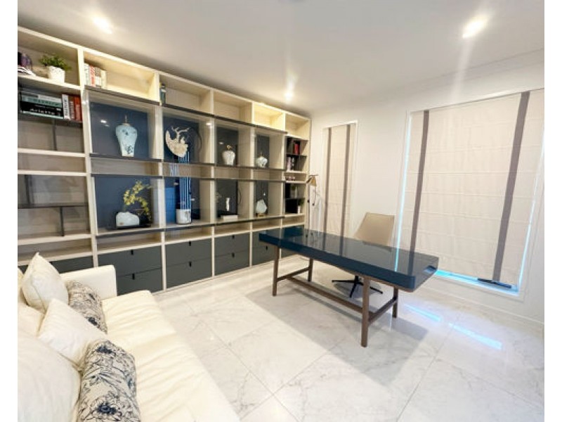 30 Laurel Drive, Helensvale QLD 4212