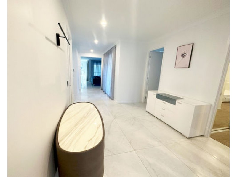 30 Laurel Drive, Helensvale QLD 4212