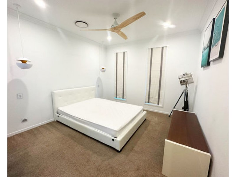 30 Laurel Drive, Helensvale QLD 4212