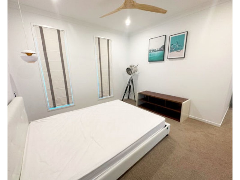 30 Laurel Drive, Helensvale QLD 4212